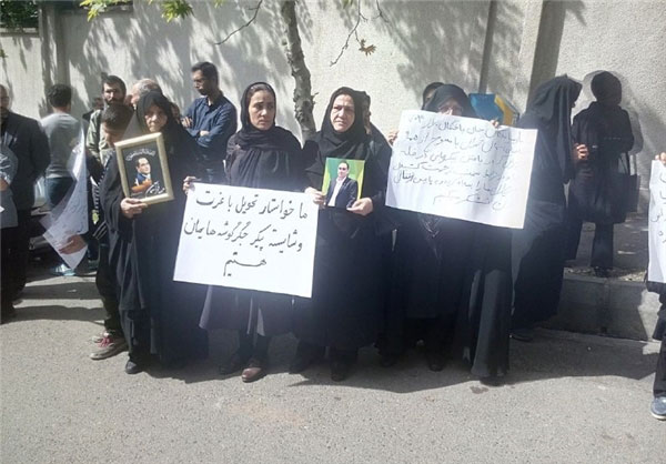 تجمع اعتراضی خانوادههای جانباختگان پرواز یاسوج