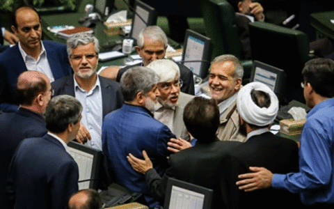 روزگار سخت لاریجانی ؛ درخواست كانديداتوري از عارف و پزشكيان