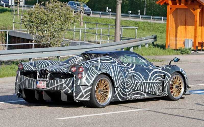 شکار پاگانی Huayra BC رودستر توسط دوربین عکاسان