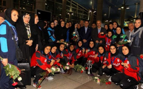 بازگشت دختران افتخارآفرین فوتسال ایران پس از فتح آسیا !