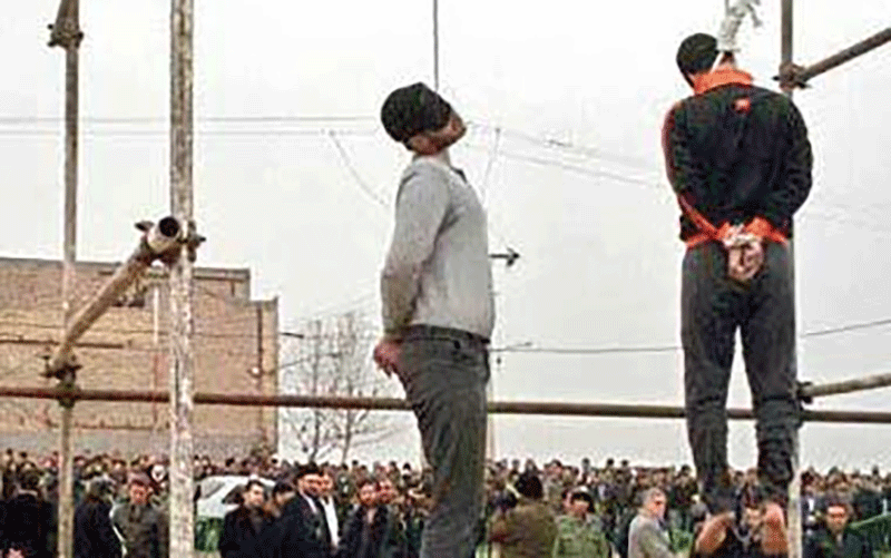 اعدام دو متجاوز در مشهد و در ملاعام