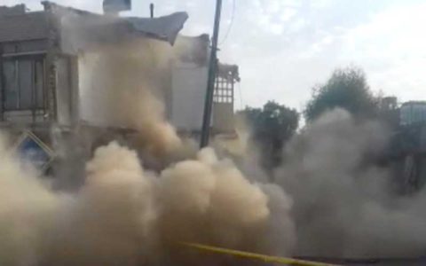 لحظه هولناک فروریختن چند ساختمان در قم