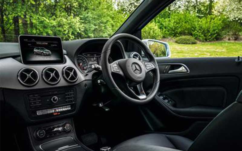 نیمکت ذخیره های مرسدس بنز