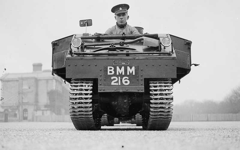 تصاویر سیاه و سفید روزگار قدیم: از تولد فرزند سوفیا لورن تا ژنرال آدمکش ویتنام