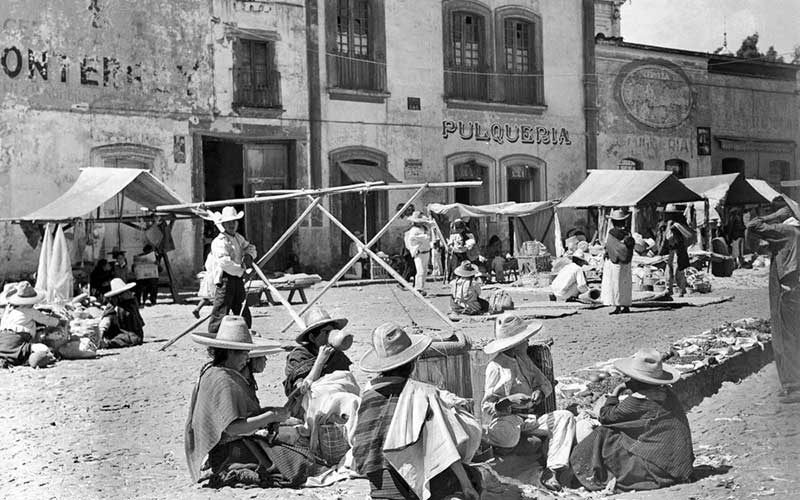 تصاویر سیاه و سفید روزگار قدیم: از تولد فرزند سوفیا لورن تا ژنرال آدمکش ویتنام