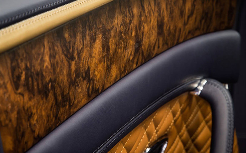 بنتلی، از چوب گردوی اختصاصی استفاده میکند