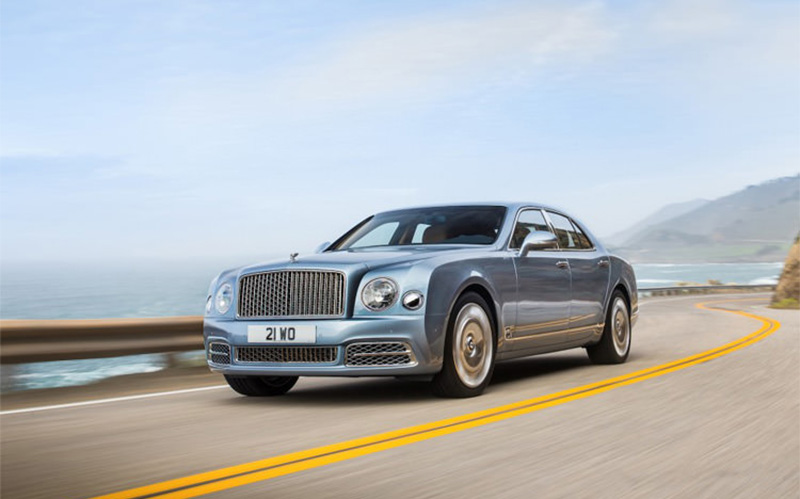 بنتلی، از چوب گردوی اختصاصی استفاده میکند