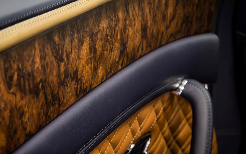 بنتلی، از چوب گردوی اختصاصی استفاده میکند