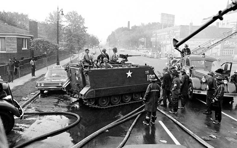 تصاویر سیاه و سفید روزگار قدیم: از تولد فرزند سوفیا لورن تا ژنرال آدمکش ویتنام