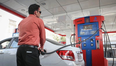 توزیع بی‌وقفه بنزین در جایگاه‌های عرضه سوخت
