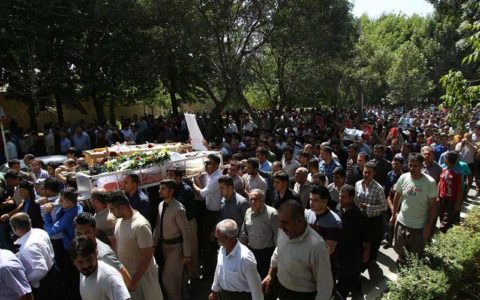 (تصاویر) تشییع جانباختگان آتش‌سوزی جنگل‌های مریوان