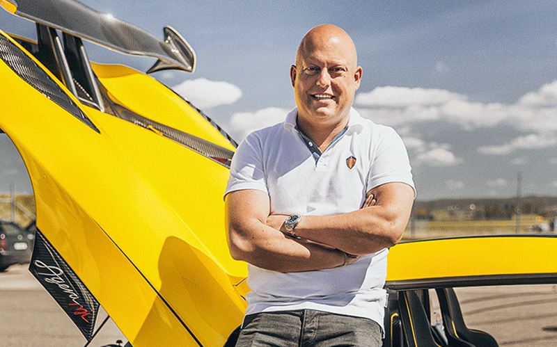 کونیگزگ در مسابقات کلاس ابرخودروها، شرکت میکند