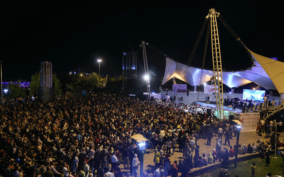 خواننده مشهور ایرانی 2 شب کنسرت رایگان برگزار کرد sxxz03xx