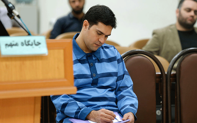 نماینده دادستان: گوشی آیفون لوکس نیست