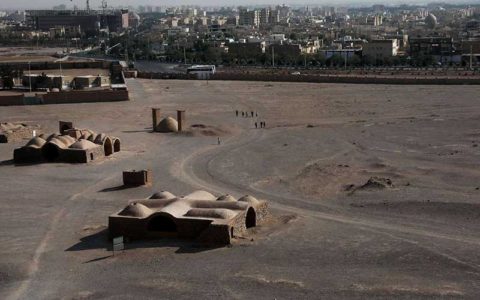 دخمه زرتشتیان(برج خاموشان)