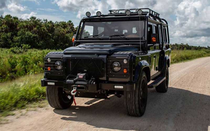 لندرور دیفندر با پیشرانه V8 شورولت کوروت معرفی شد