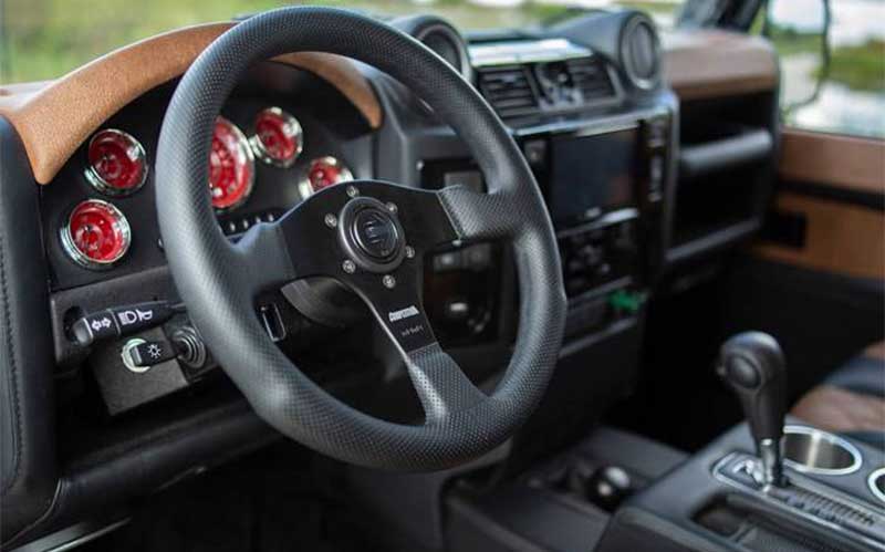 لندرور دیفندر با پیشرانه V8 شورولت کوروت معرفی شد