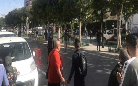 یک زن خود را در خیابانی در پایتخت تونس منفجر کرد/ ۵ نفر زخمی شدند 1 یک زن خود را در خیابانی در پایتخت تونس منفجر کرد/ ۵ نفر زخمی شدند