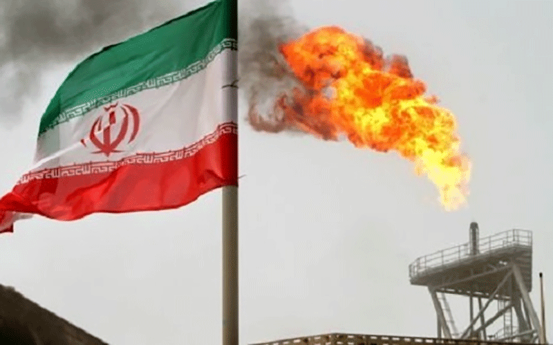 بلومبرگ: موافقت آمریکا با معافیت هشت کشور از تحریمهای نفتی ایران