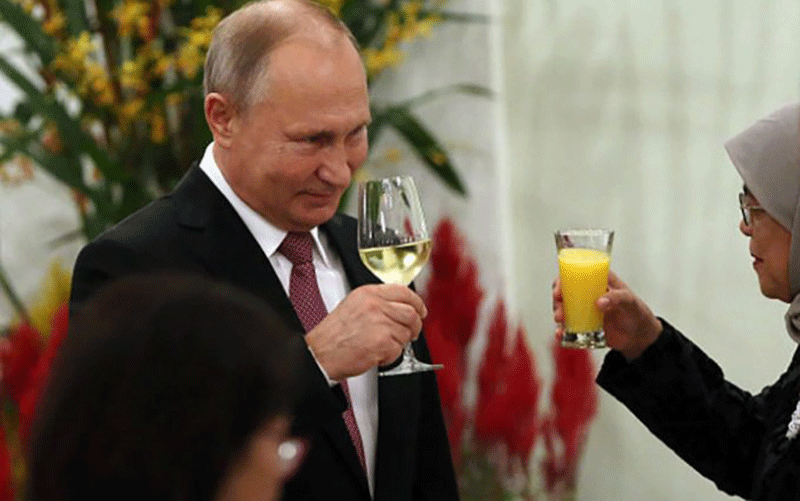 تفاوت فاحش در نوشیدنی رییس جمهور سنگاپور و پوتین رییس جمهور روسیه