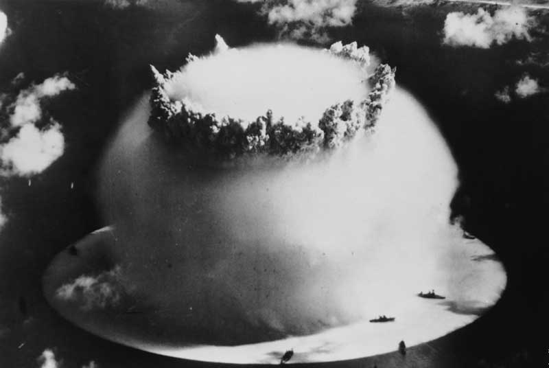 تصاویر سیاه و سفیدِ روزگار قدیم : از اولین آزمایش اتمی آمریکا تا دوران خردسالی هیتلر