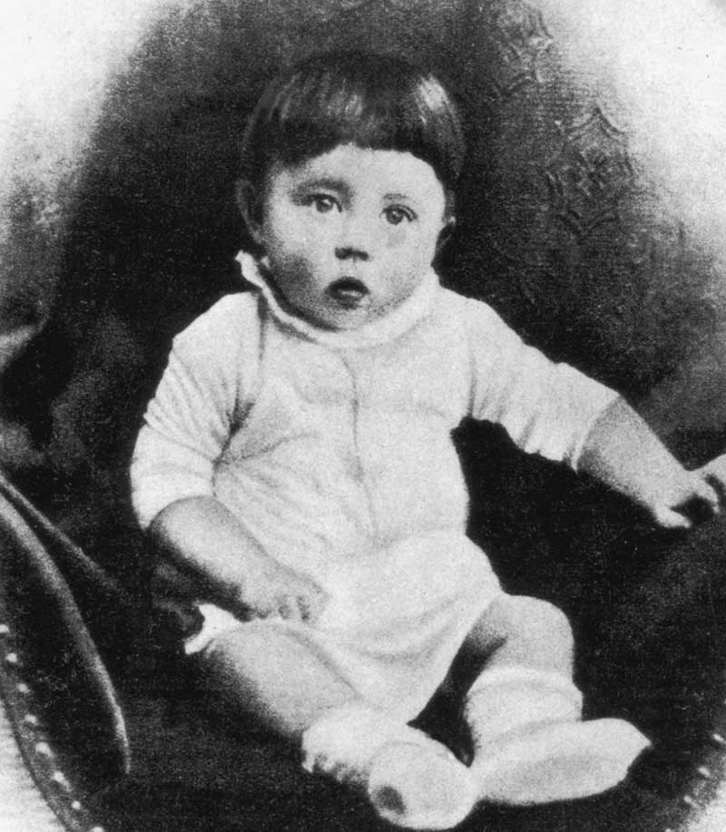 تصاویر سیاه و سفیدِ روزگار قدیم : از اولین آزمایش اتمی آمریکا تا دوران خردسالی هیتلر