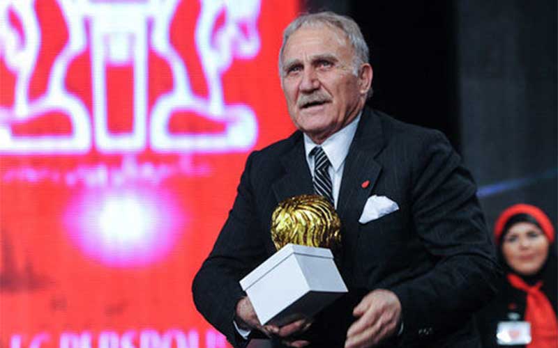 تا پرسپولیس و استقلال اوج میگیرند برایشان مشکل درست میکنند