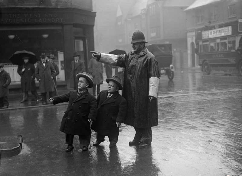 تصاویر سیاه و سفیدِ روزگار قدیم : از اولین آزمایش اتمی آمریکا تا دوران خردسالی هیتلر