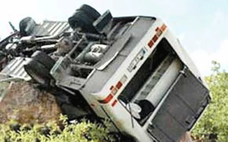 واژگونی اتوبوس در شیراز