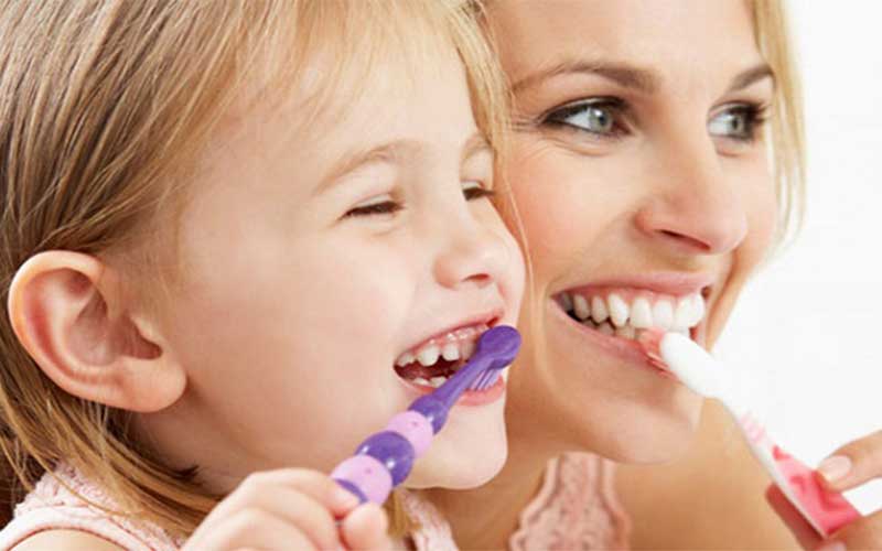 مسواک زدن کودکان را از چه سنی باید آغاز کنیم؟