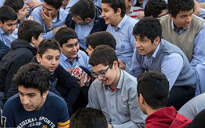 جای سوزن انداختن در این شهر نیست