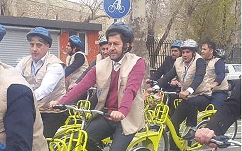 همرکابی نمادین مدیران حمل و نقل شهری کشور در بوستان لاله تهران