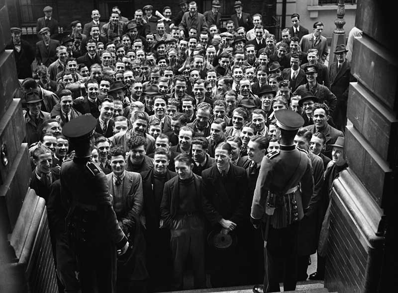 تصاویر سیاه و سفیدِ روزگار قدیم : از اولین آزمایش اتمی آمریکا تا دوران خردسالی هیتلر