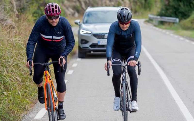 خودرویی که به طور خودکار برای دوچرخه ها ترمز می کند