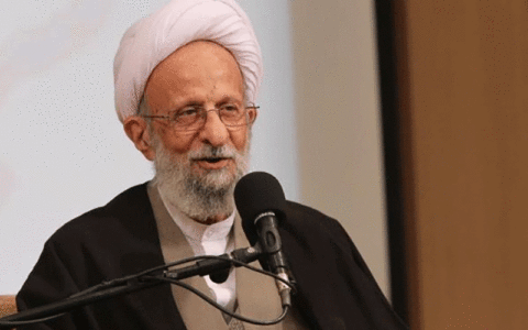آیت الله مصباح: برخی هدف انقلاب را رفع فقر و محرومیت وانمود میکنند؛ اگر اینگونه باشد، انقلاب اسلامی چه تفاوتی با انقلابهای مارکسیستی و لیبرالیستی دارد؟ 1 آیت الله مصباح رفع فقر و محرومیت