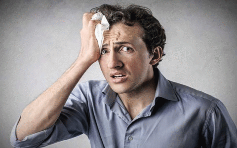 اگر بیش از حد عرق میکنید گوش به زنگ باشید