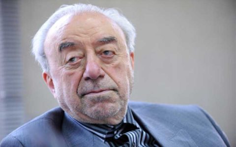عسگر اولادی: بانک مرکزی بامن لجبازی می‌کند