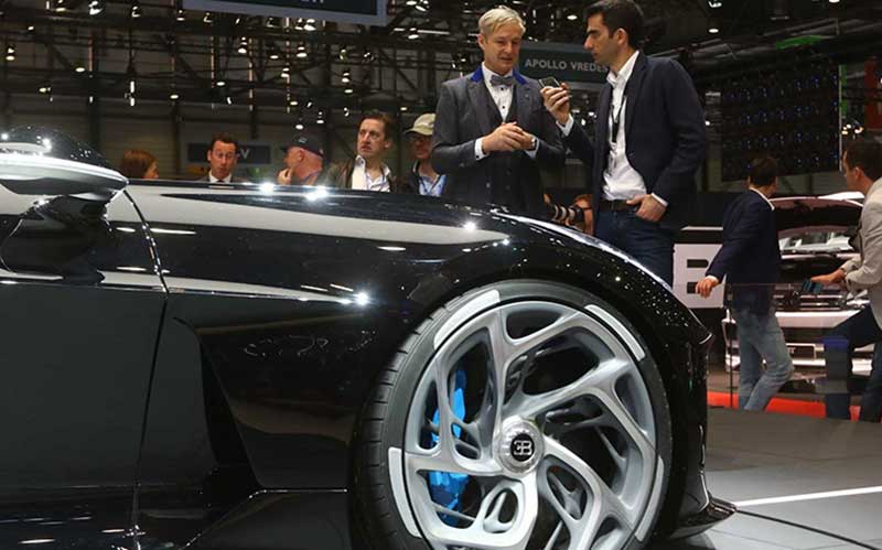 طراح بوگاتی از چالشهای طراحی La Voiture Noire میگوید