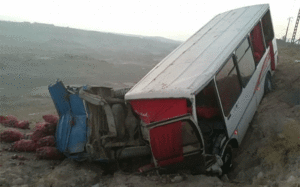 برخورد مینی‌بوس با نیسان