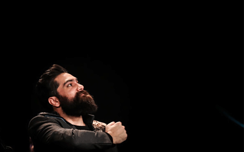بر سر دو راهی