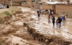 کودکان بی‌سرپرست سیل‌زده
