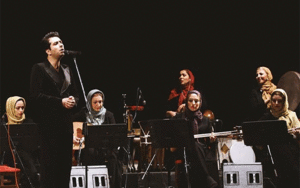 نوازندگی ارکستر "خنیاگران مهر"