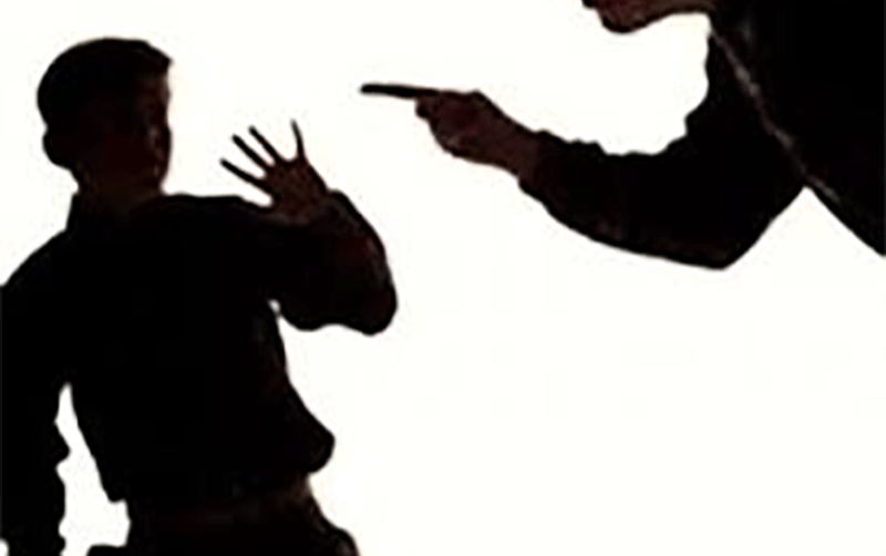 توضیح آموزشوپرورش درباره درگیری معلم با دانشآموزی که چشمش آسیب دید درگیری معلم با دانشآموزی