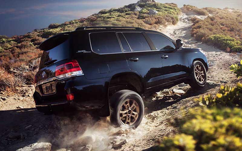 رولزرویس کالینان و تویوتا لندکروزر بهترین شاسی بلند در مراسم فرمان طلایی ۲۰۱۹ انتخاب شدند