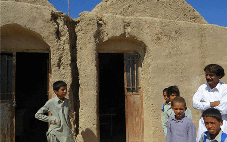 مدرسه خشتی و گلی