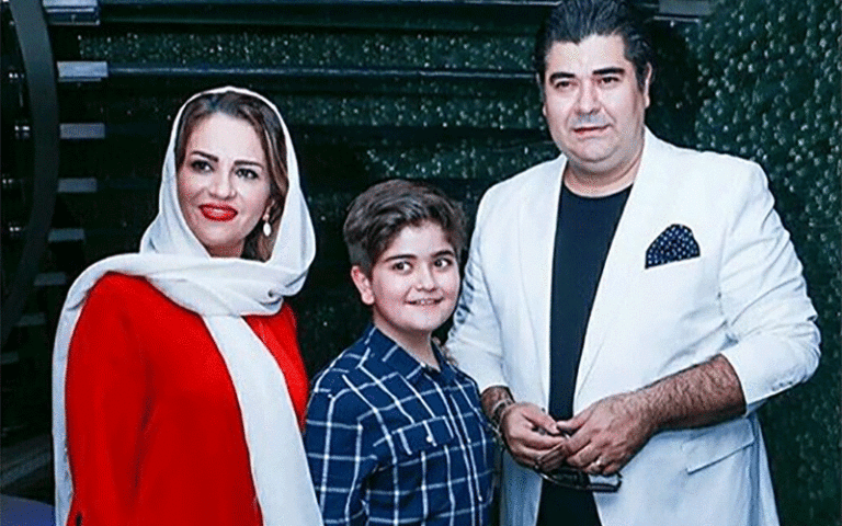 نوازندگی همسر و فرزندش