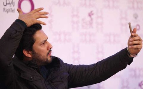 حامد بهداد جایزه‌اش را به عباس کیارستمی تقدیم کرد