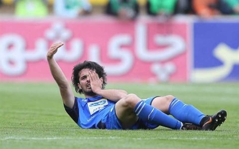 استقلالیها در مورد نورافکن با باشگاه شارلوا مذاکره میکنند 1 استقلالیها در مورد نورافکن با باشگاه شارلوا مذاکره میکنند