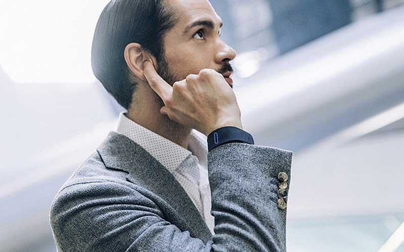 استفاده از انگشت دست به جای گوشی