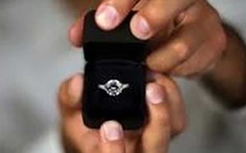 «خواستگاری» در ملاء عام؛ نمایشی برای دیده شدن 1 «خواستگاری» در ملاء عام؛ نمایشی برای دیده شدن